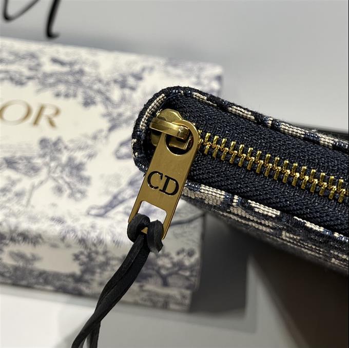 2025228Y 220P182143571